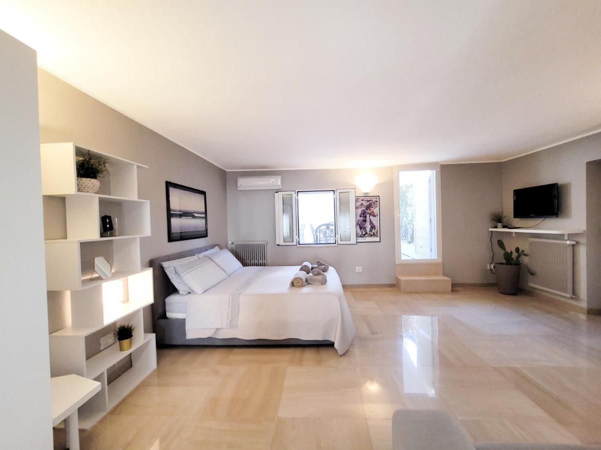 Penthouse In The Heart Of Bari With Terrace Apartment Exterior photo